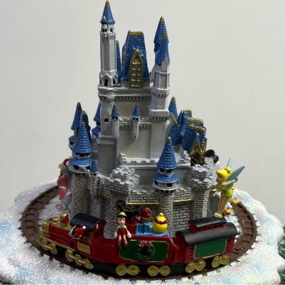 COPY - Disney 2008 Hawthorne Village The Wonderful World of Disney Christmas Tr… - Picture 2 of 6